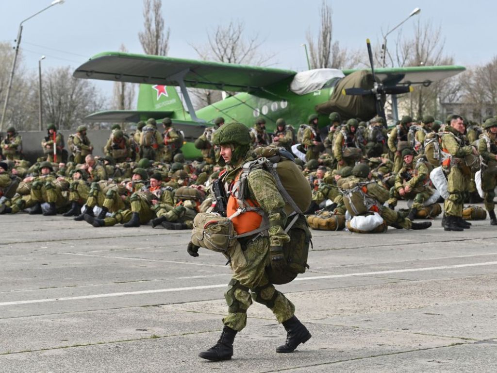 Dok Kremlj šalje poruke o miru, Rusija gomila silu od 100.000 vojnika