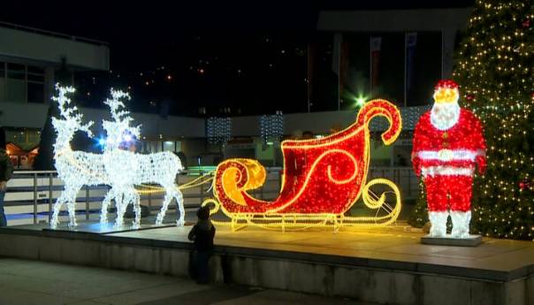 Dok Sarajevo polemiše o Deda Mrazu: Dodik u Janju, Prijedor, Gacko vraća Ratka Mladića