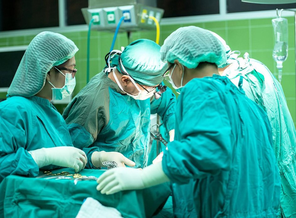 Doktori na KCUS-u pacijentici odstranili tumor težak 11,5 kg