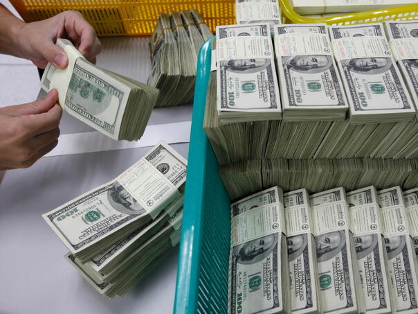 Dolar oslabio na najniže nivoe u više od tri godine, euro snažno porastao