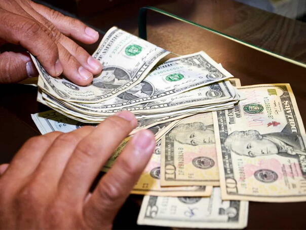 Dolar pao na najniži nivo u tri godine