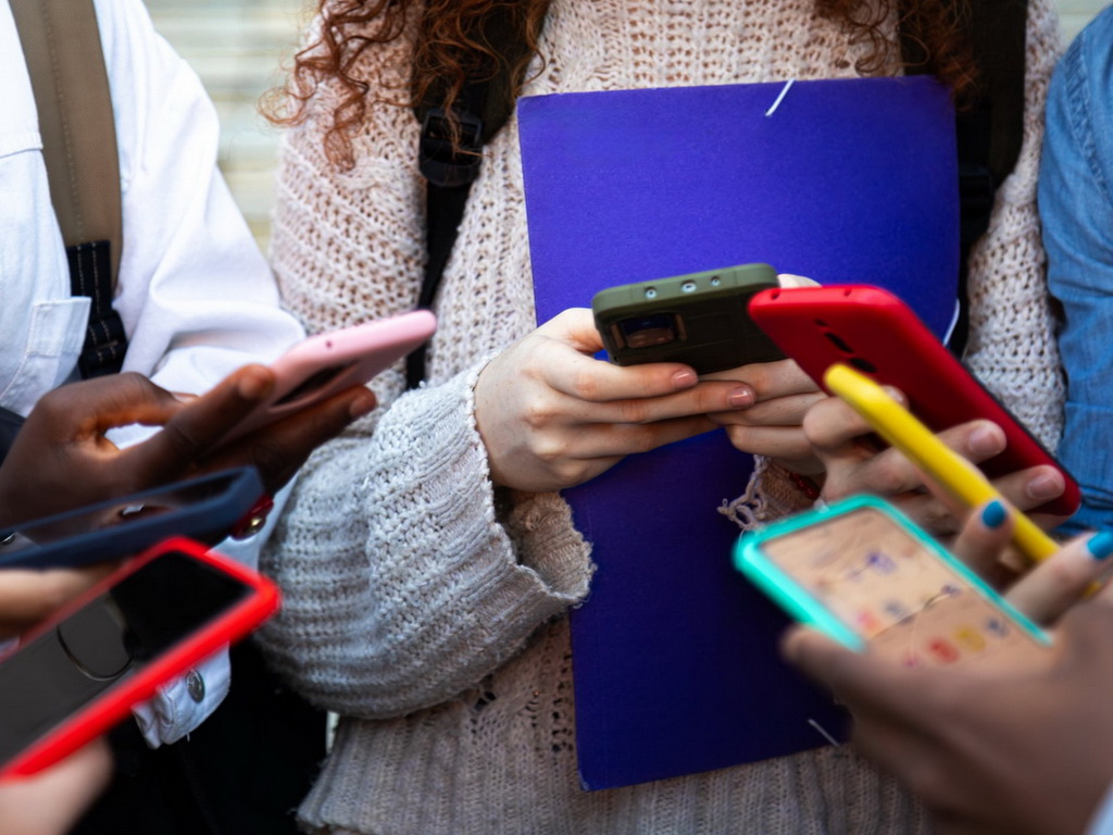 Dom lordova podržao zabranu društvenih mreža u Velikoj Britaniji za mlađe od 16 godina