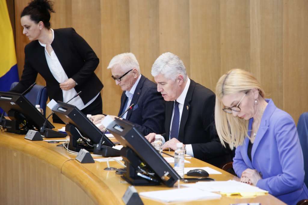 Dom naroda BiH danas o budžetu institucija za 2022.