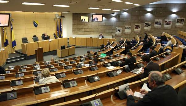 Dom naroda FBiH o zabrani pušenja u zatvorenom