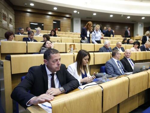 Dom naroda odobrio izmjene i dopune Zakona o roditeljima njegovateljima u FBiH