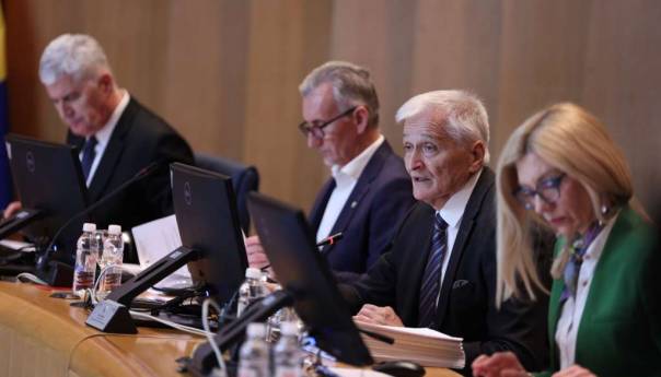 Dom naroda ponovo odbio smanjenje akciza na gorivo