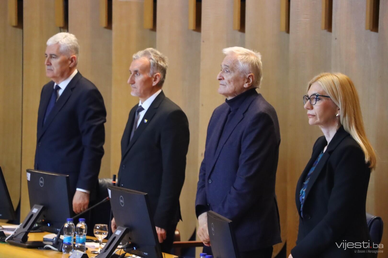 Dom naroda PSBiH o nekoliko prijedloga zakona i o smjeni kadrova SNSD-a