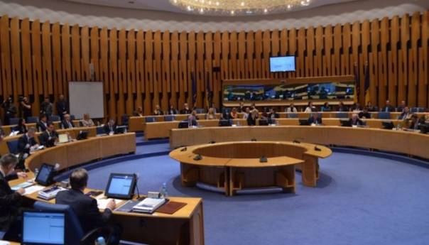 Dom naroda PSBIH: SNSD demonstrira blokadu