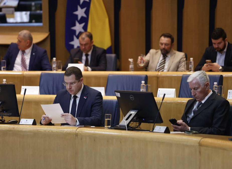 Dom naroda usvojio dnevni red, SNSD zatražio pauzu