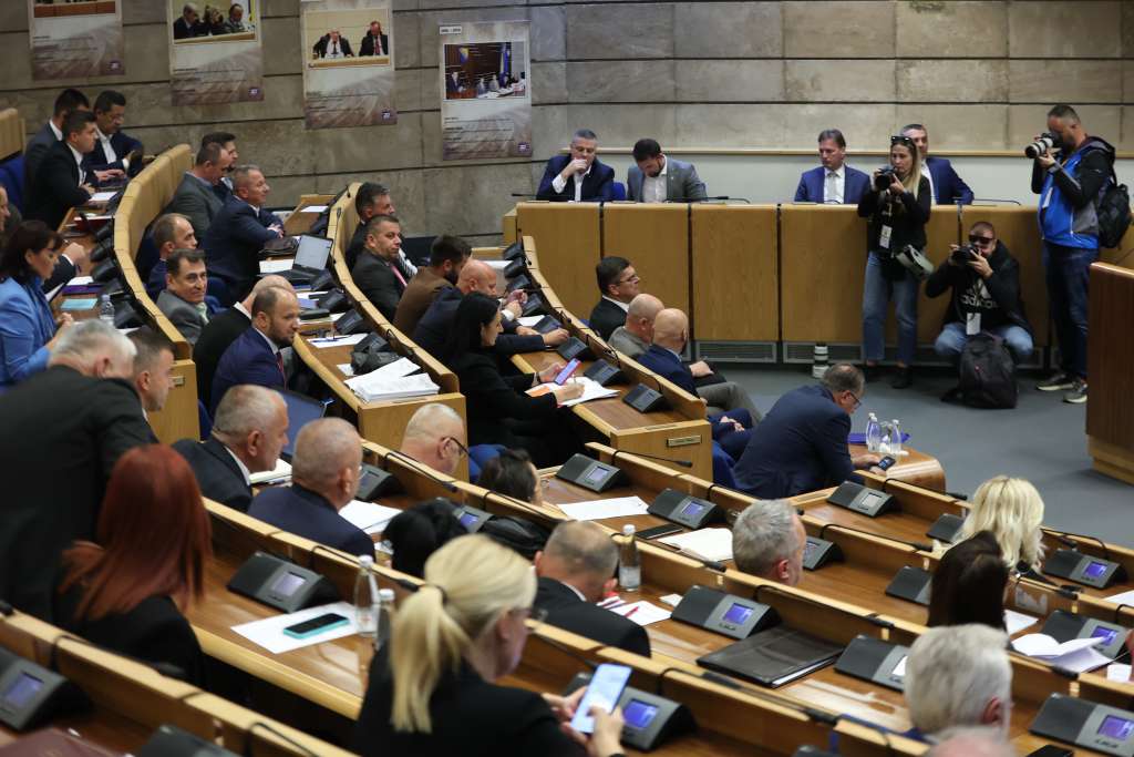 Dom naroda usvojio dva boračka zakona i produžio rok za otkup stanova u FBiH certifikatima