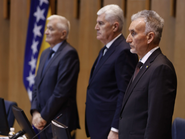 Dobra vijest za državne službenike: Usvojen važan zakon