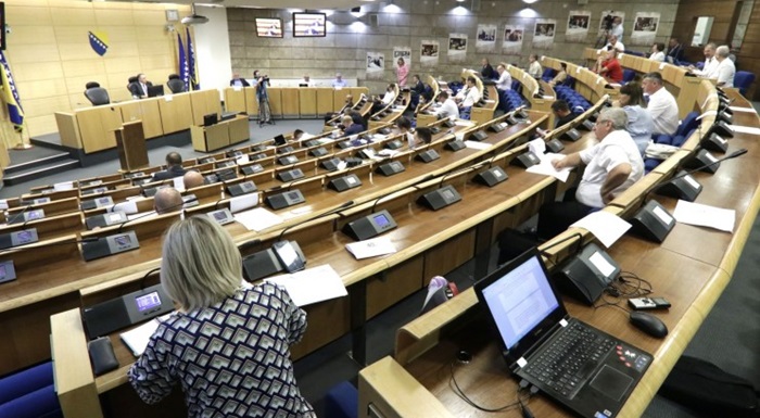 Dom naroda uvrstio na dnevni red zakon o roditeljima njegovateljima bez rasprave