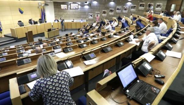 Dom naroda uvrstio na dnevni red zakon o roditeljima njegovateljima bez rasprave