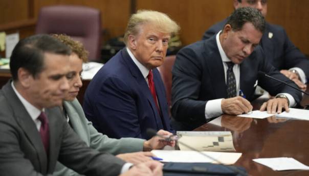 Donald Trump na sudu: Formalno je uhapšen