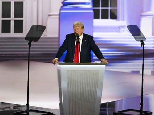 Donald Trump nazvao Kamalu Harris 'komunistkinjom'