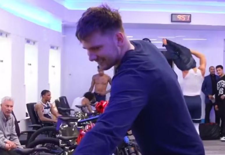 Dončić iznenadio suigrače poklonima za Božić