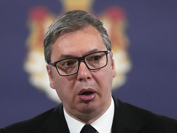 Došao je na vlast na talasu borbe protiv korupcije, sada zbog nje pada