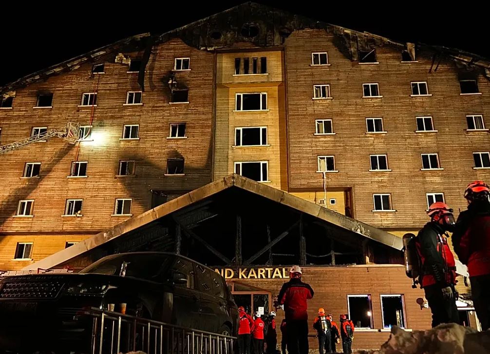 Doživotni zatvor za vlasnika hotela i još 10 osoba nakon požara u kojem je stradalo 78 ljudi u Turskoj