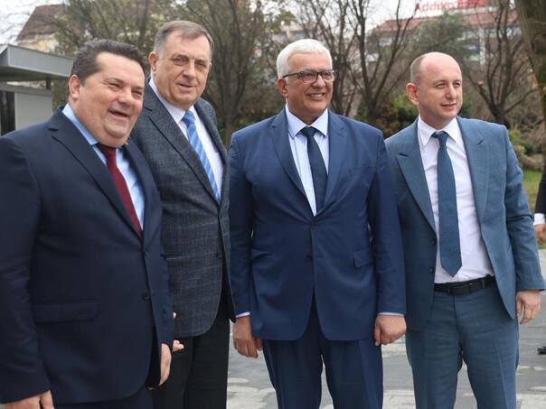 DPS: Posjeta Dodiku novi šamar Crnoj Gori