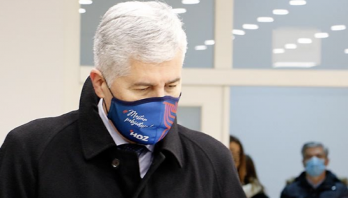 Dragan Čović sa stranačkim obilježjima na biračkom mjestu