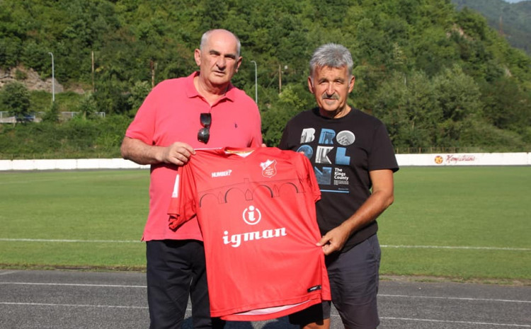 Dragan Stojković Bosanac posjetio trening Igmana i 'zadužio' dres
