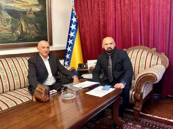 Dragan Vikić u posjeti Isaku, razgovarali o stanju u Specijalnoj policijskoj jedinici