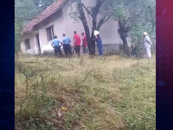 Drama kod Nevesinja: Policija opkolila kuću iz koje nepoznata osoba puca