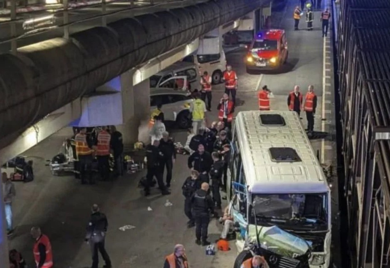 Drama kod tunela ispod La Manchea: Autobus udario u voz, povrijeđeno 19 osoba
