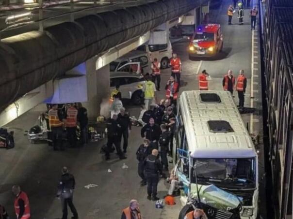 Drama kod tunela ispod La Manchea: Autobus udario u voz, povrijeđeno 19 osoba