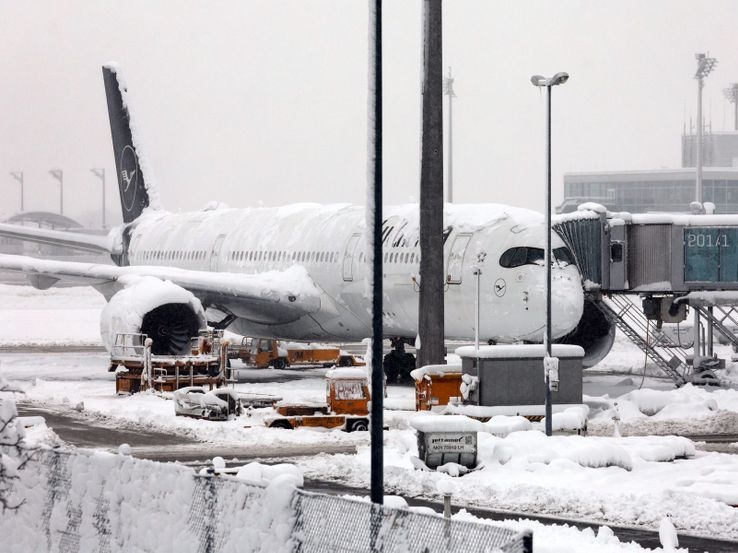 Drama na aerodromu u Minhenu: Putnici proveli noć u avionu