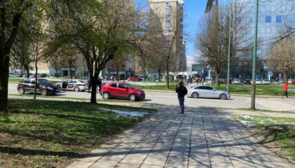 Automobil udario pješaka na Alipašinom Polju