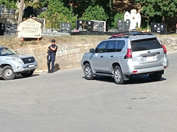 Drama na Kosovu: Grupa koja je ubila policajca krije se u manastiru