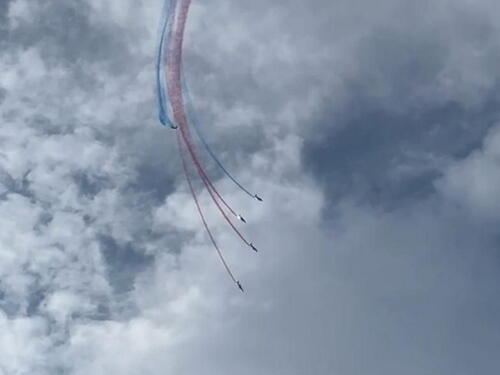 Drama na nebu: Pogledajte kako su se dva aviona sudarila u zraku