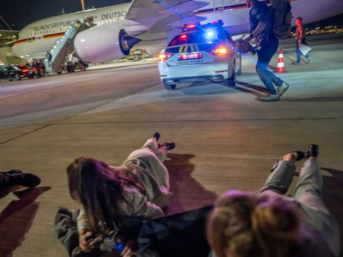 Drama Scholza na aerodromu u Tel Avivu: Evakuiran iz aviona