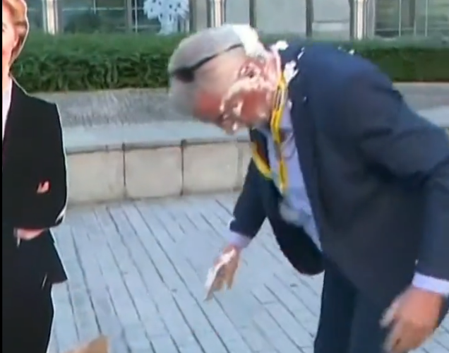 Drama u Briselu: Šef Ryanaira pogođen pitom u lice