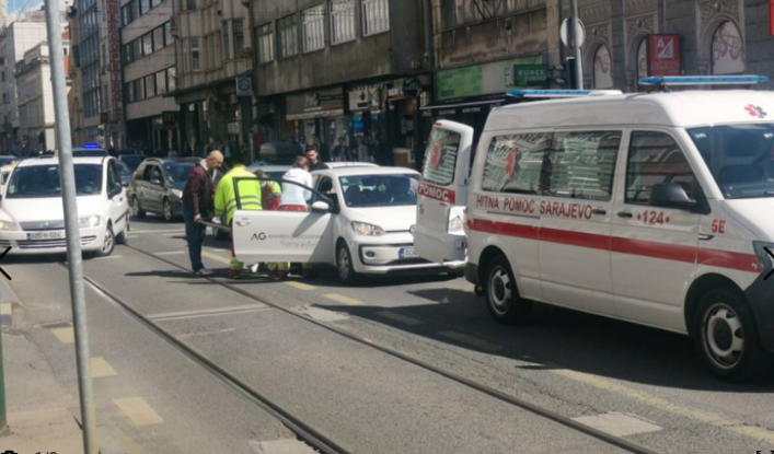 Drama u centru Sarajeva: Pola sata izvlačili dijete iz automobila