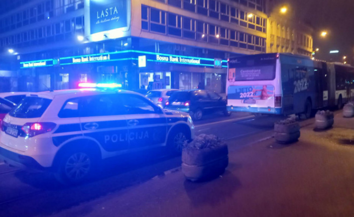 Drama u centru Sarajeva: Pucali na autobus, putnici prestravljeni pobjegli