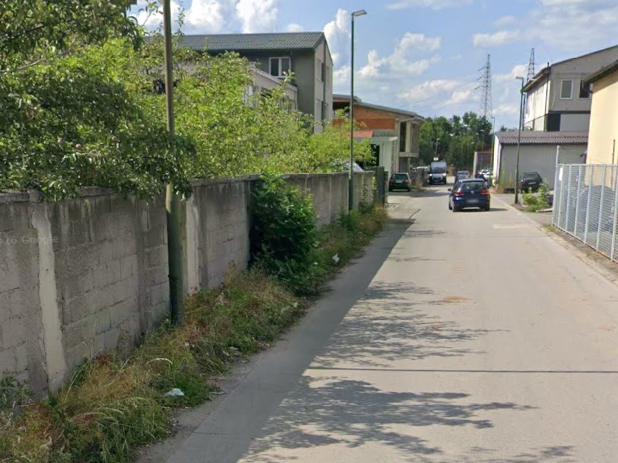 Drama u Hrasnici: Muškarac se popeo na zgradu i prijeti skokom