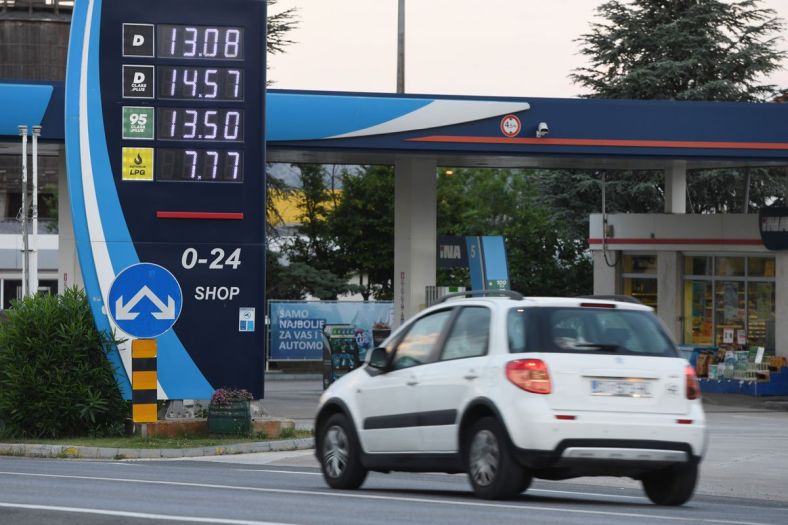 Drama u Hrvatskoj: Pokušao zapaliti pumpu pa grizao i udarao policajce