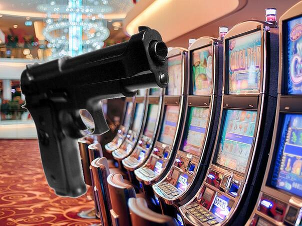 Drama u kladionici: Prokockao novac, pa potegao pištolj na osoblje