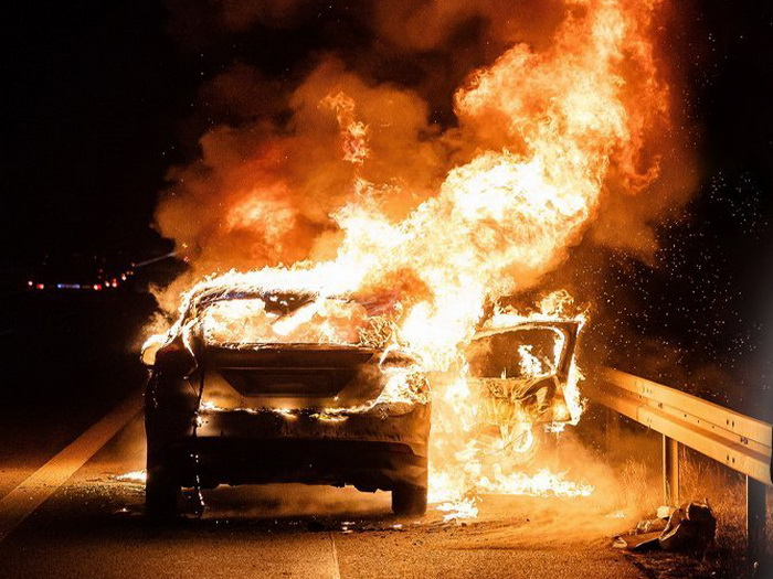 Drama u Sarajevu: Automobil se zapalio u vožnji
