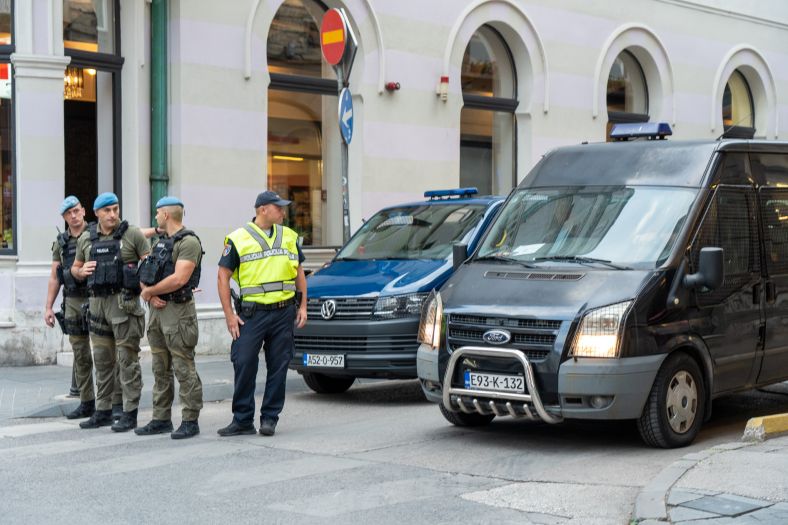Drama u Sarajevu: Muškarac potegao pištolj na policajca