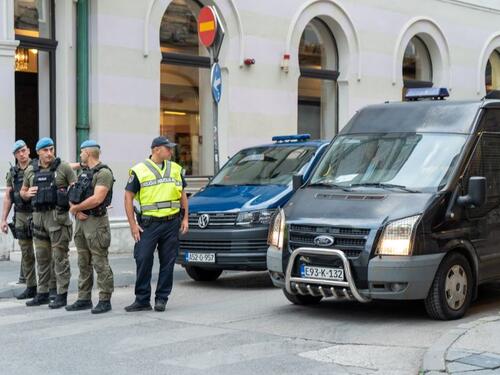 Drama u Sarajevu: Muškarac potegao pištolj na policajca