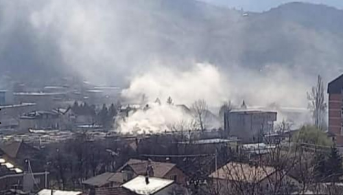 Drama u Zenici: Požar na buvljaku, gore kiosci