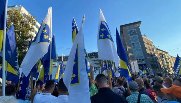 Dramatičan poziv političarima: Schmidt je ponizio građane, potreban zajednički odgovor