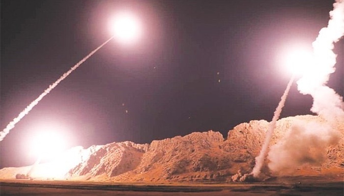 Dramatičan snimak: Trenutak udara iranskih raketa na vojnu bazu SAD