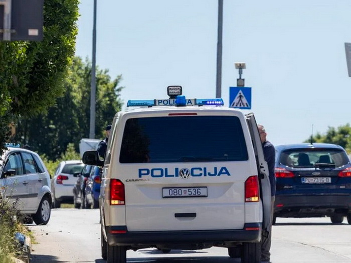 Dramatična potjera u Istri: Nijemci bježali policiji pa udarili u njihov auto
