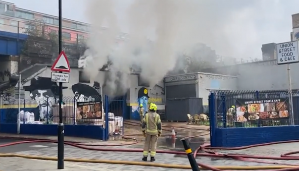 Dramatične snimke iz Londona: Vatra guta željezničku stanicu