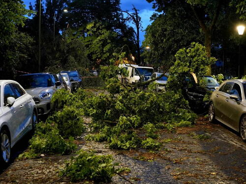 Dramatični prizori u Francuskoj: Nakon nepodnošljivih vrućina udarile snažne oluje