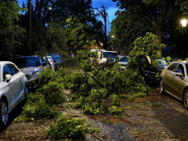 Dramatični prizori u Francuskoj: Nakon nepodnošljivih vrućina udarile snažne oluje
